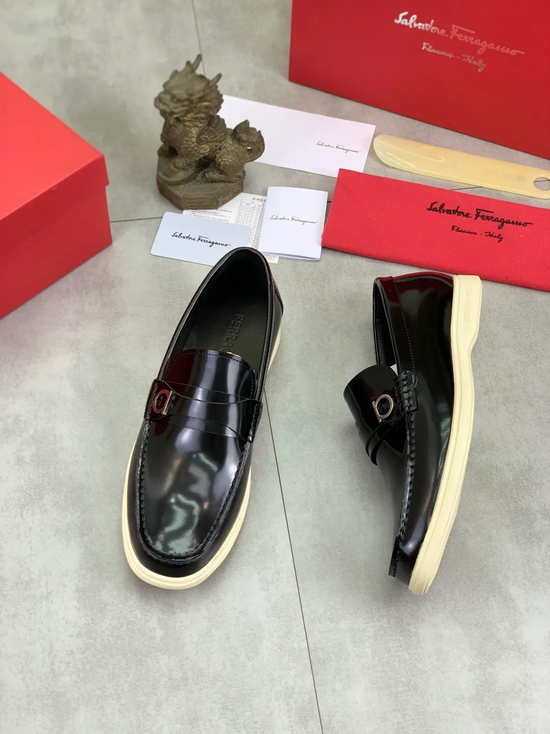 Men's Men's Shoes 💰P580💰[New Style] Water-dyed Niuli 🆘[Salvatore Ferragamo] Ferragamo's latest casual business leather shoes for men! Listed simultaneously! The fabric is made of specially imported original open-edge beaded calfskin, and the interior is made of imported water-dyed cowhide. It is absolutely luxurious and leads the fashion trend. Matching code: 38-44 (45 and 46 can be customized) Black, brown and burgundy colors available